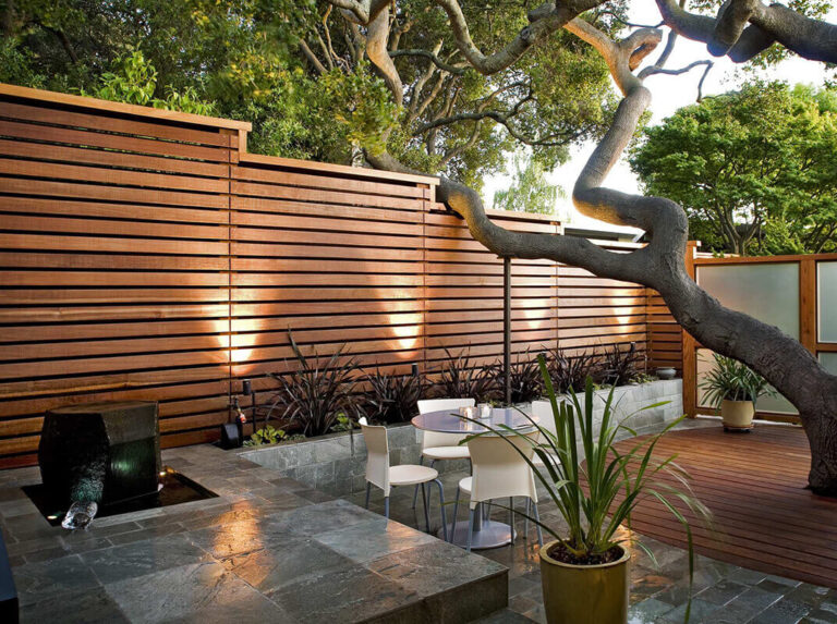 Minimalist Wooden Fences: Design, Benefits, and Practical Applications for Modern Homes