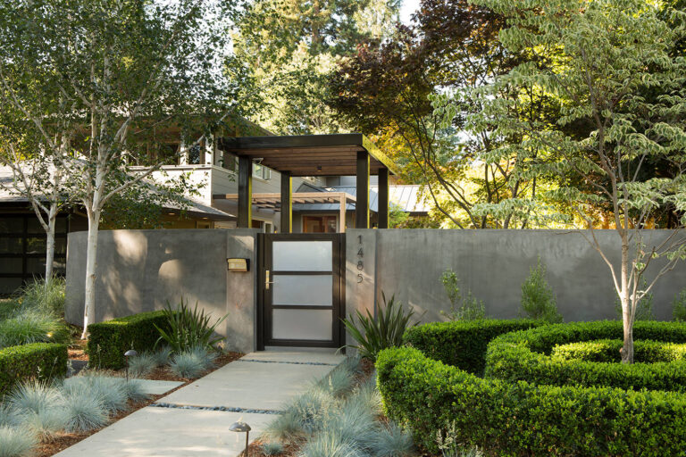 Modern Front Yard Gates: Designs, Materials, Benefits, and Real-World Examples